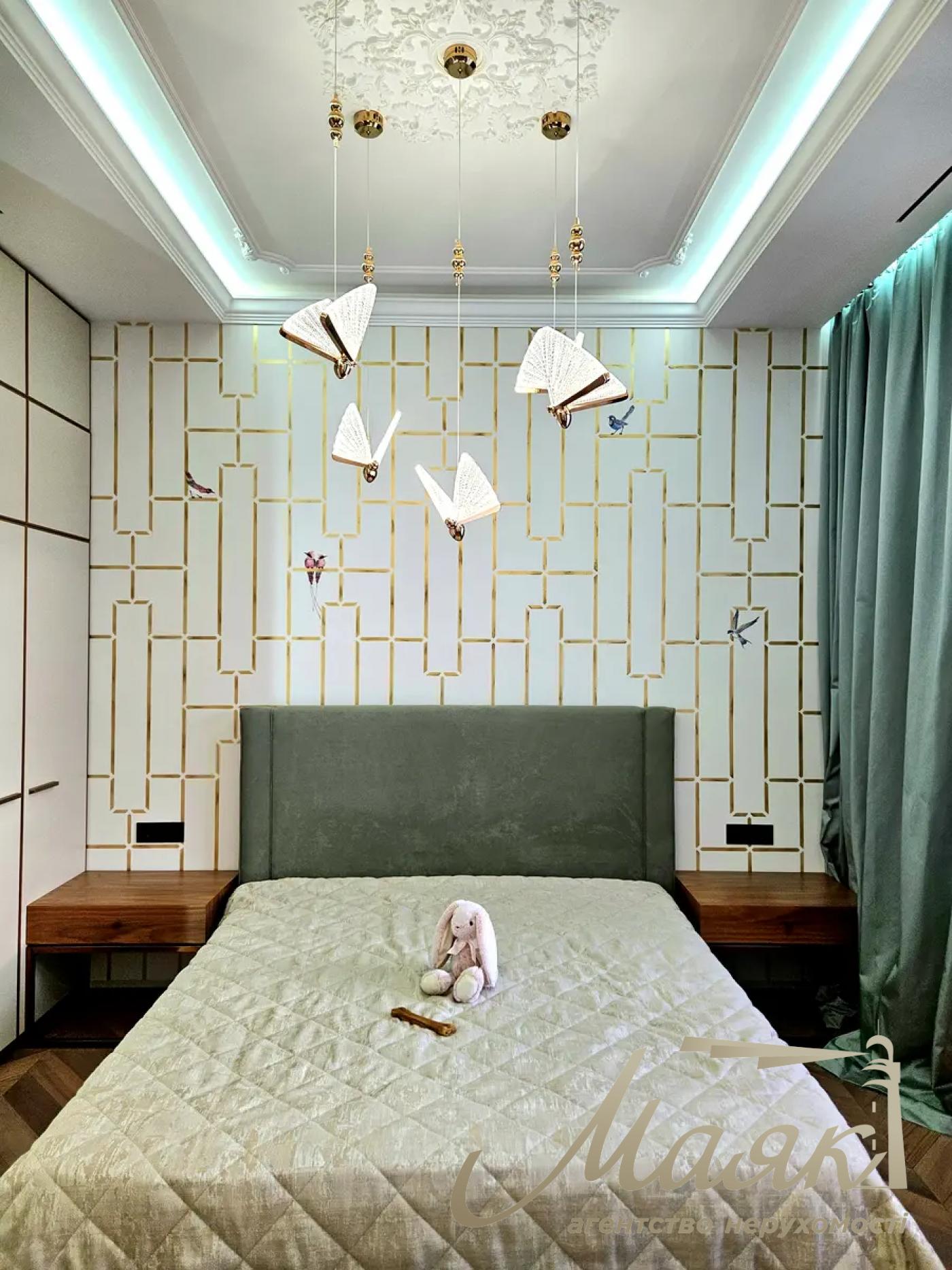 Rent a house 340 sq.m. with its own bank with. Romankov