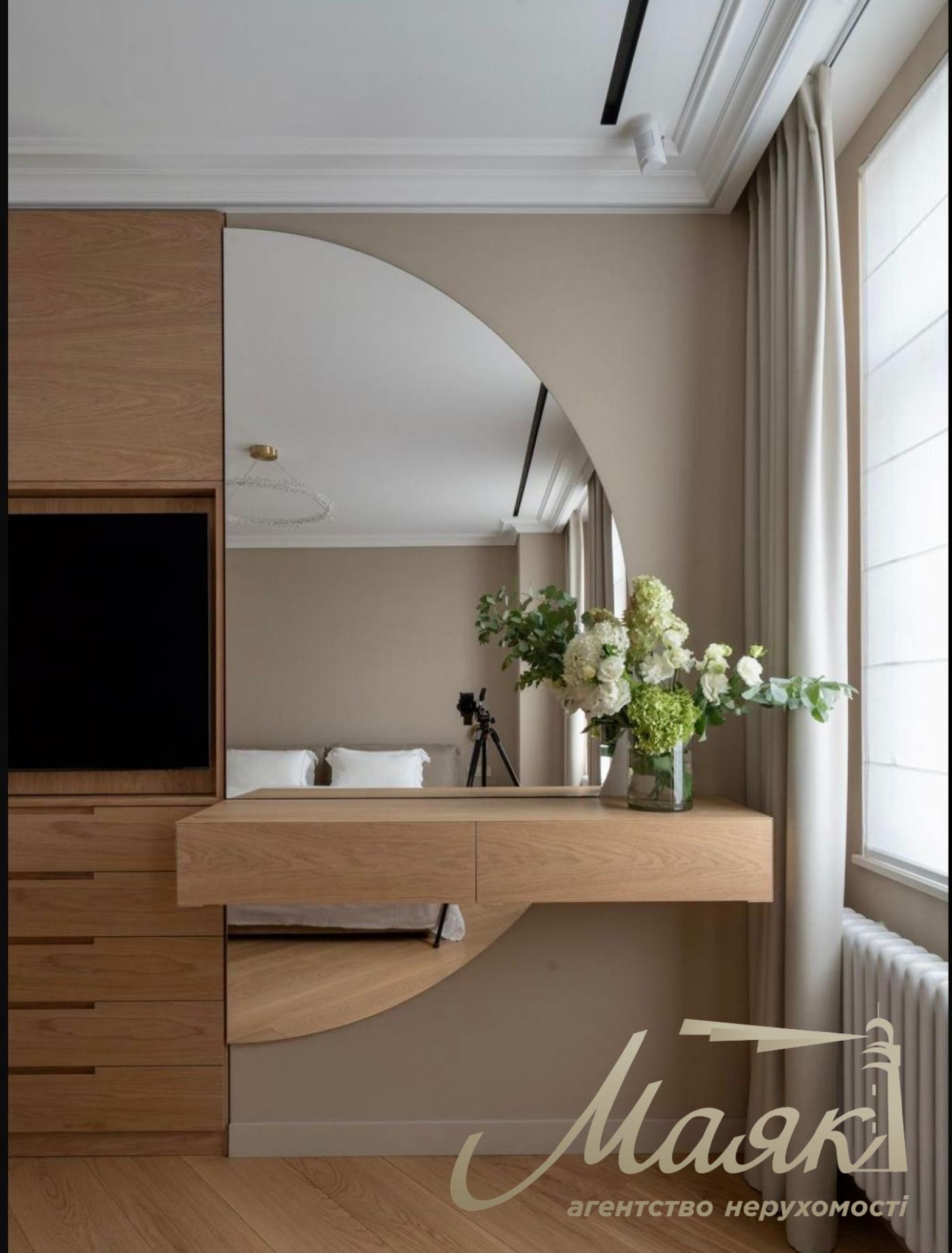 Продаж квартири в ЖК Да Вінчі, вул. Олеся Гончара 35, історичний центр Києва