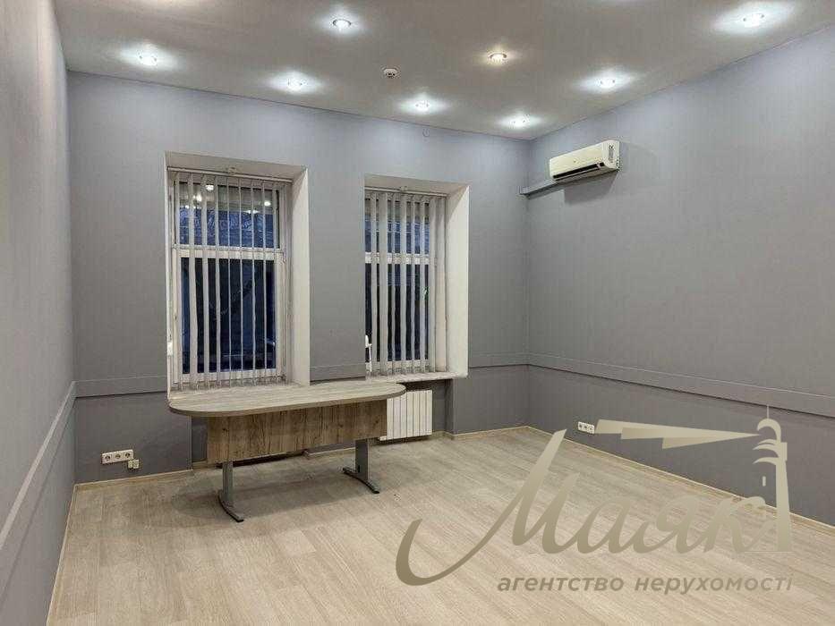 Premises for rent, 105m2, B.Khmelnytskyi/Leontovicha, Golden Gate