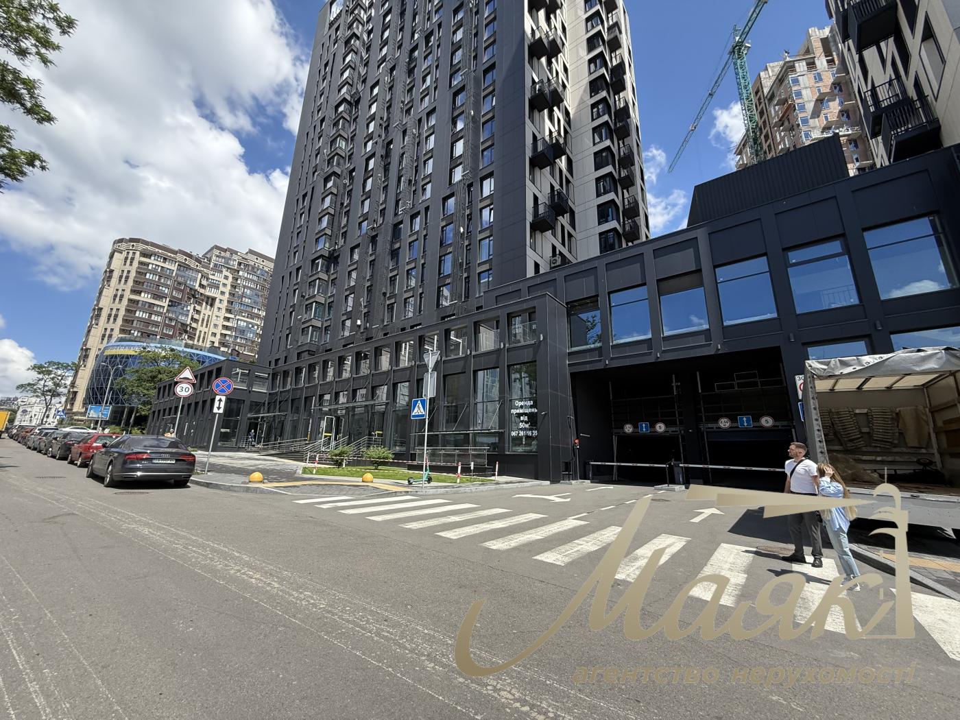 Rent front 110m2 premises LCD Trinity Trinity str. Tyutyunnika, 39/2