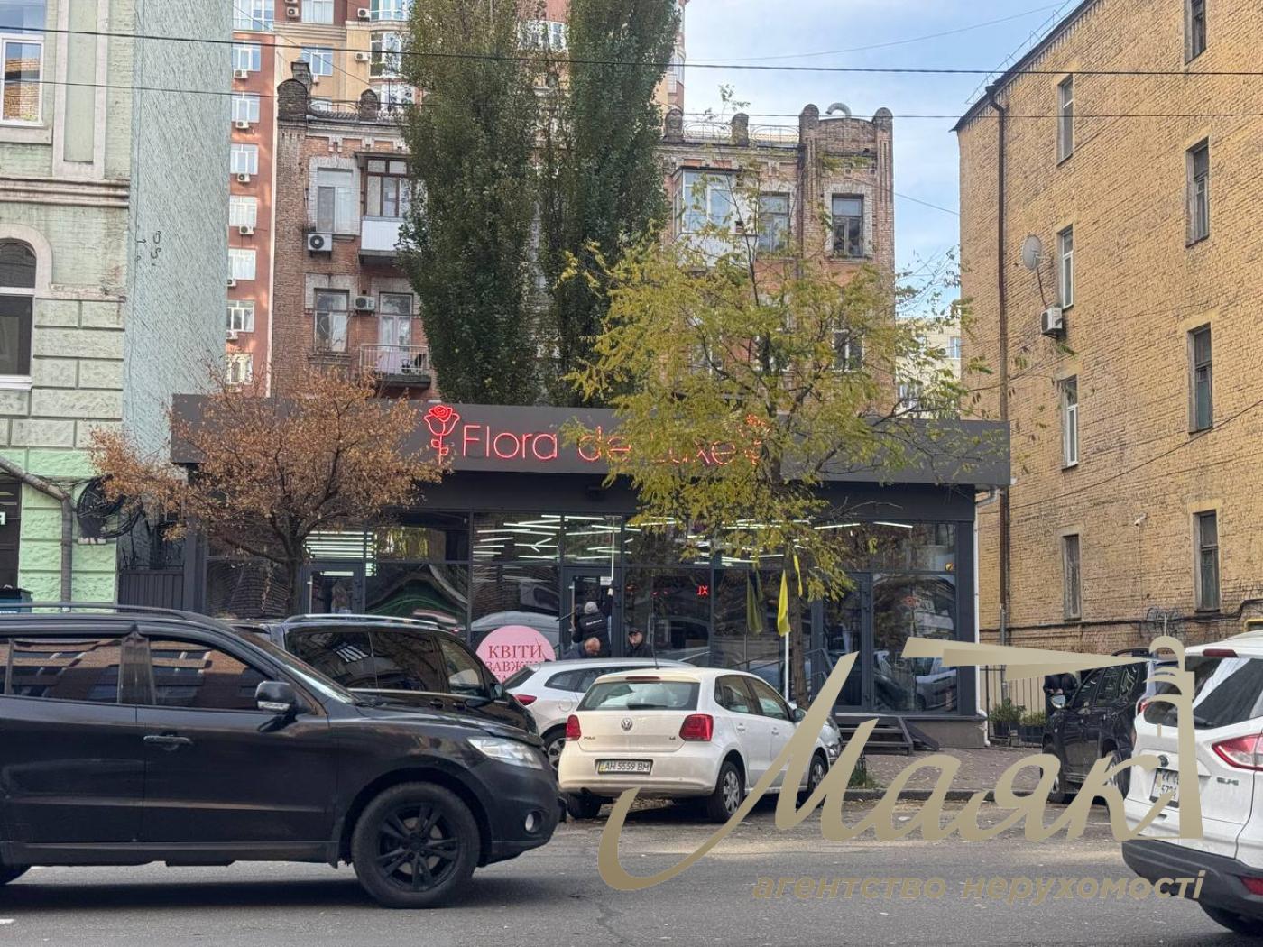 Sale of commercial facade 400m2, Saksaganskogo, 125, CENTER!