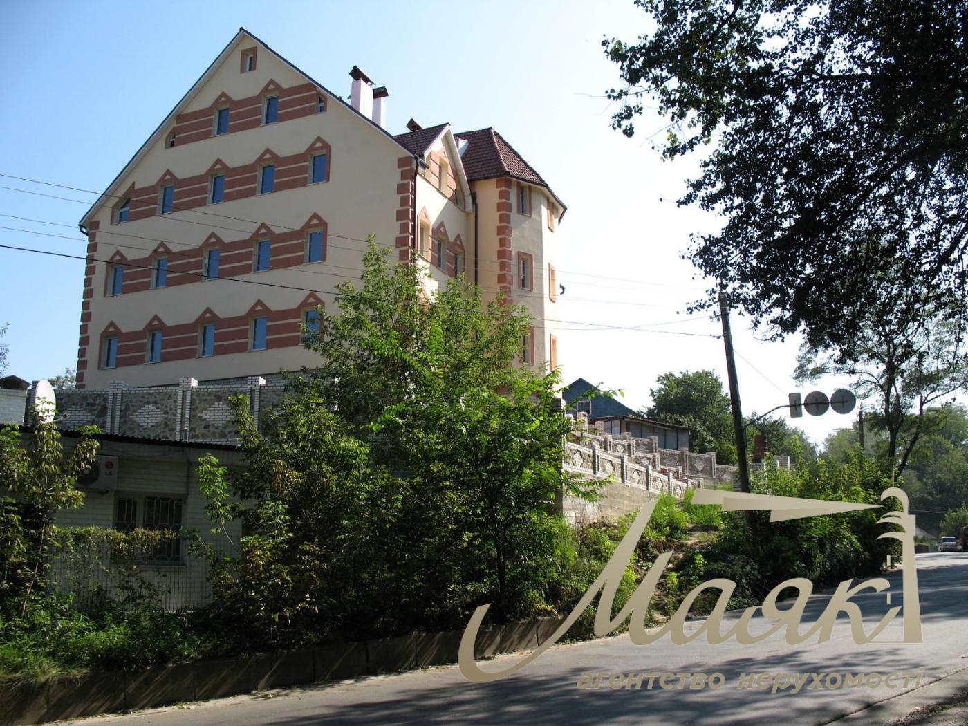 Продаж будинку 1000м2 по вул.Ольжича 44, Шевченківський район.