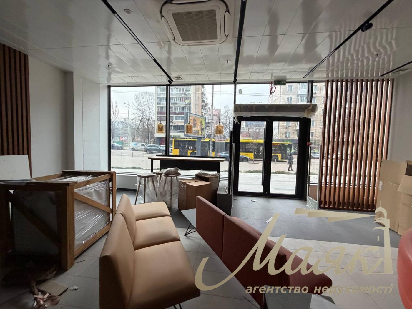Оренда фасадного приміщення, 203 м2, БЦ Magnett, Печерськ