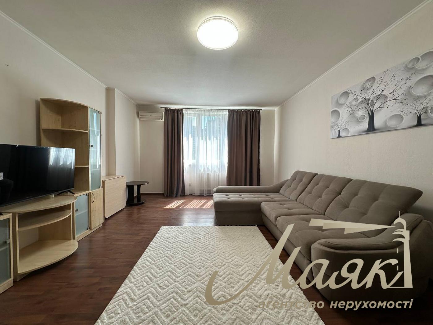 2-room apartment for rent at 4 Raisa Okipnaya Street, Levoberezhnaya.