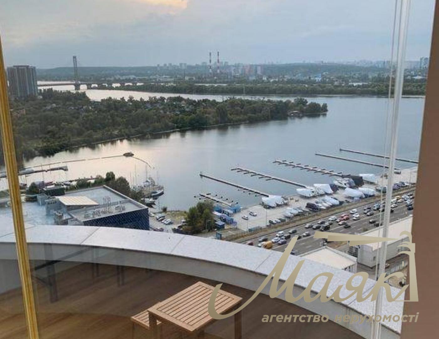 Sale of a 2-level apartment with a view and a fireplace, 115 m2 in Dneprovskaya embankment