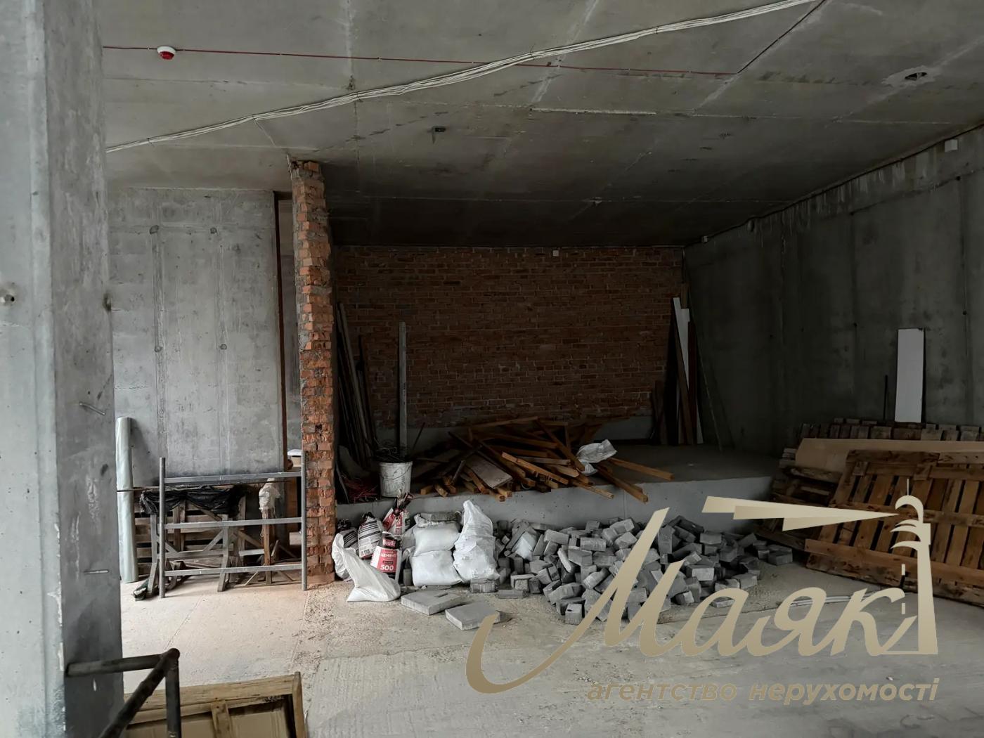 Продажа фасадного помещения 168 кв.м в ЖК А52 ул.Сечевых Стрельцов (Артема), 44-А