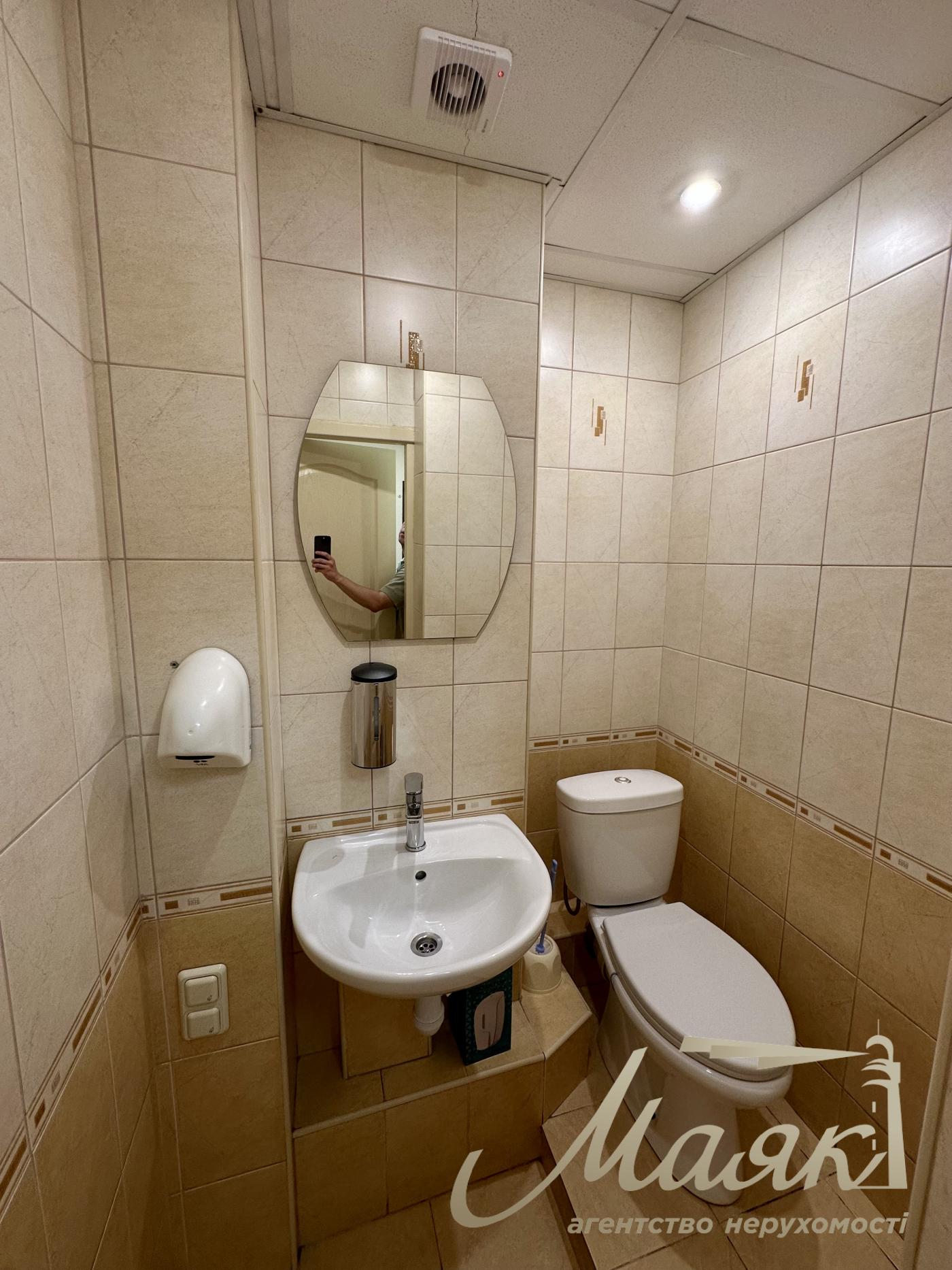 Оренда офісного приміщення (70 м²) на просп. Свободи, 17, Виноградар