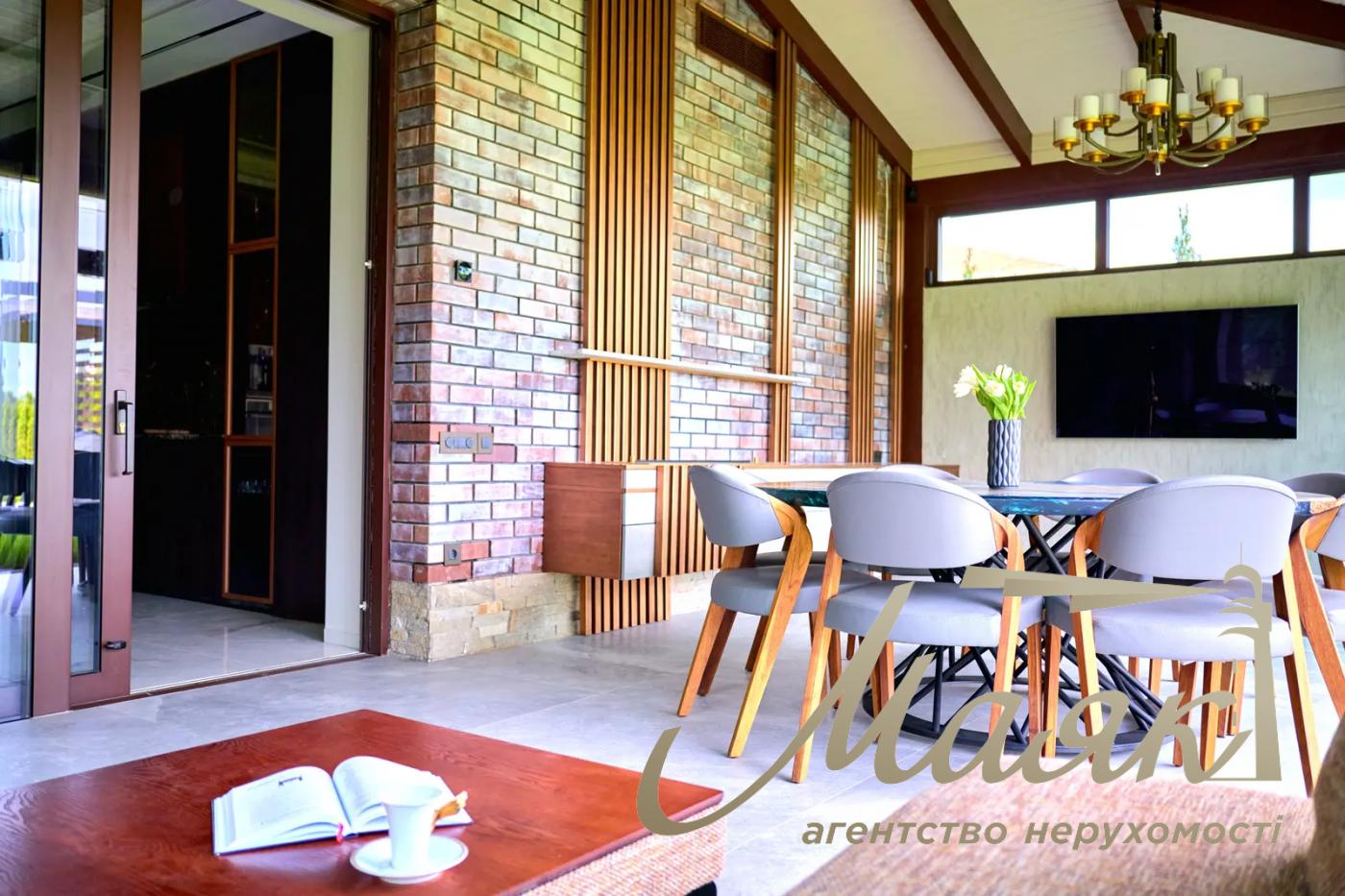 Rent a house 340 sq.m. with its own bank with. Romankov