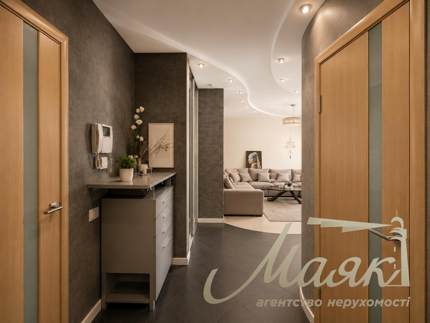 Продаж 2-кімнатної квартири площею 60 м² з ремонтом у ЦЕНТРІ СТОЛИЦІ, вул. Генерала Алмазова, 14, Печерський район, Київ