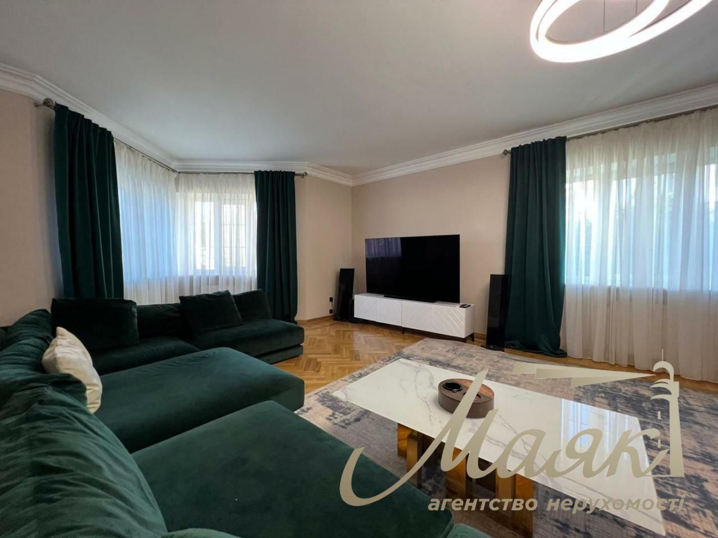 Sale of a house in Golden Gate with access to the river. s. Kozin