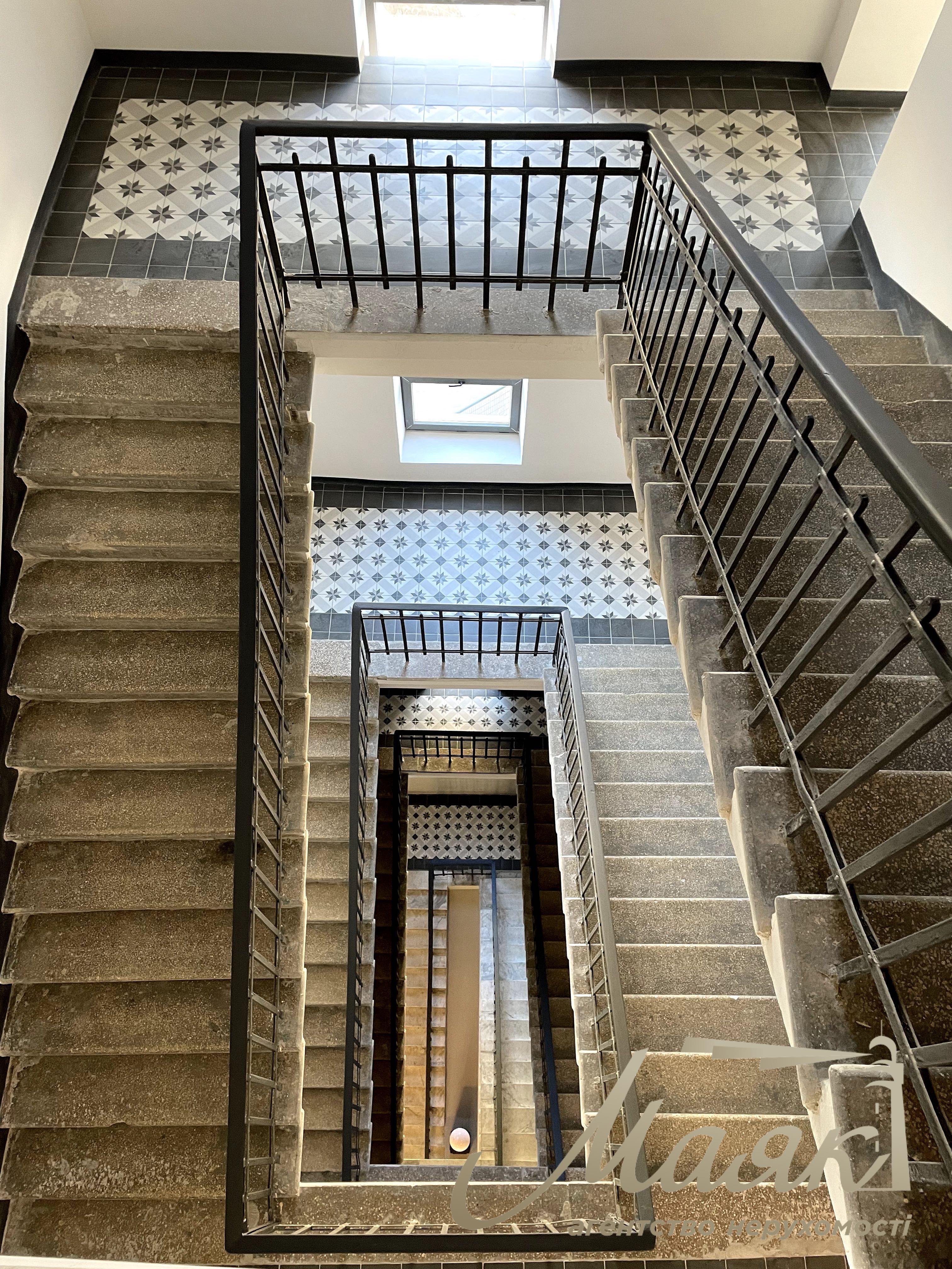 For sale 3-bedroom apartment 150m2 Institutskaya str. 13A - Historical Center, Lipki, Pechersk