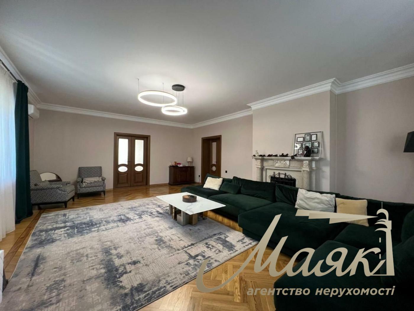 Sale of a house in Golden Gate with access to the river. s. Kozin
