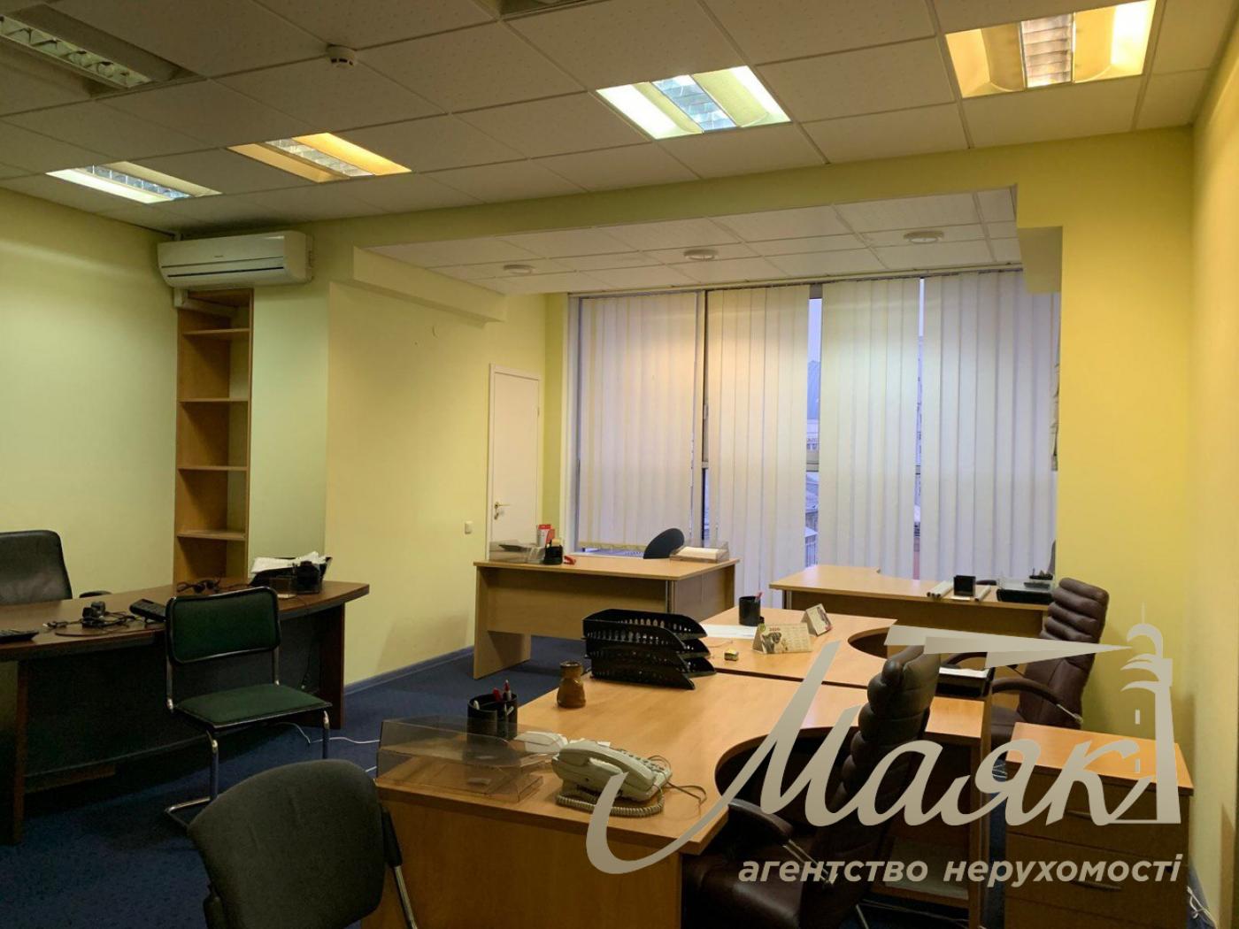 Sale of office 300 sq.m. in the center of Kiev, near the NSC "Olympic"
