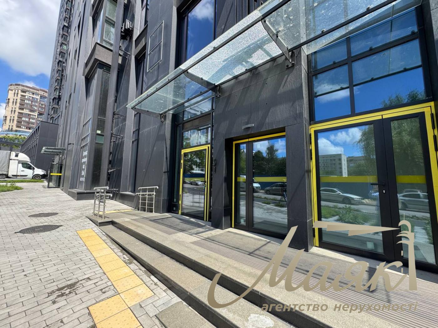 Rent of façade premises 155 m2 in TRIIINITY residential complex, st. Barbusse Henri