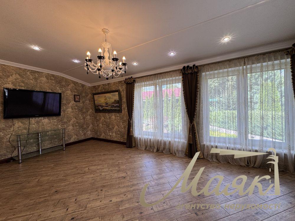 Продажа дома 260 м² с гостевым домом и баней c.Романков у Голубого озера, 10 соток, Обуховское направление, Киевская область.