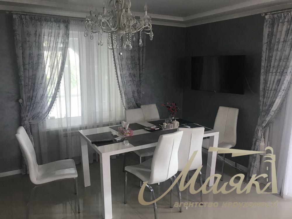 Оренда авторського будинку площею 400 м² з більярдною, зимовим садом та гаражем на 2 автомобілі в с. Підгорці, Обухівський напрямок, Київська область