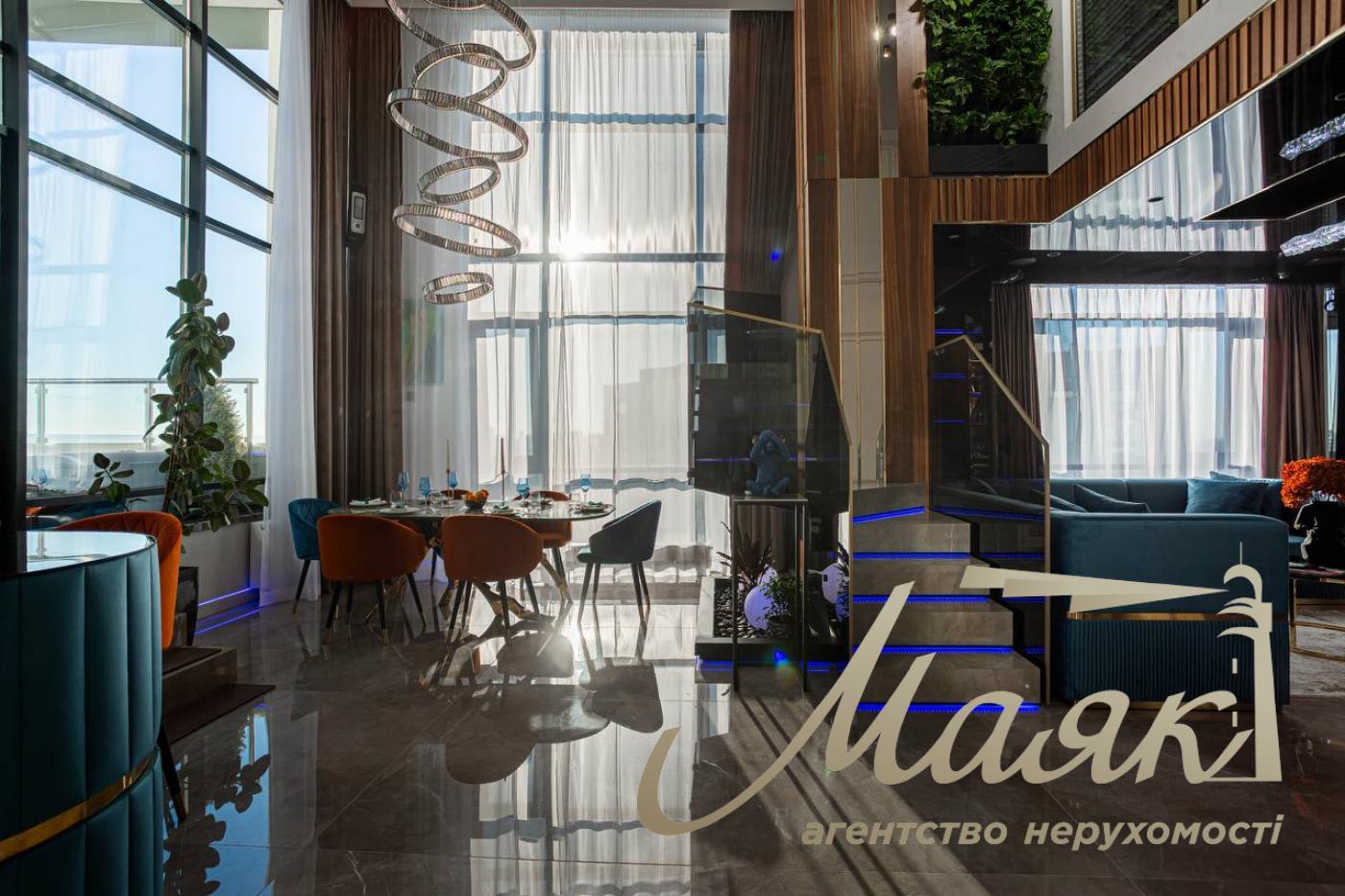 Sale of a penthouse 195 m² with a terrace and designer renovation in the residential complex Park Avenue VIP, Kyiv