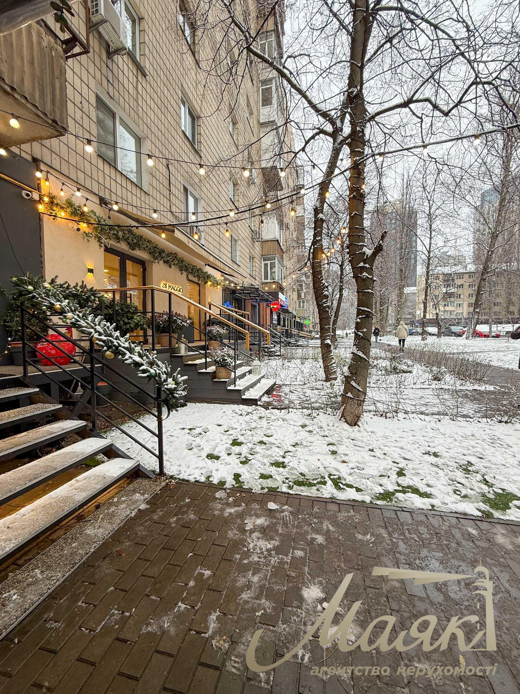 Оренда фасадного комерційного приміщення 86,6 м², район Французького кварталу