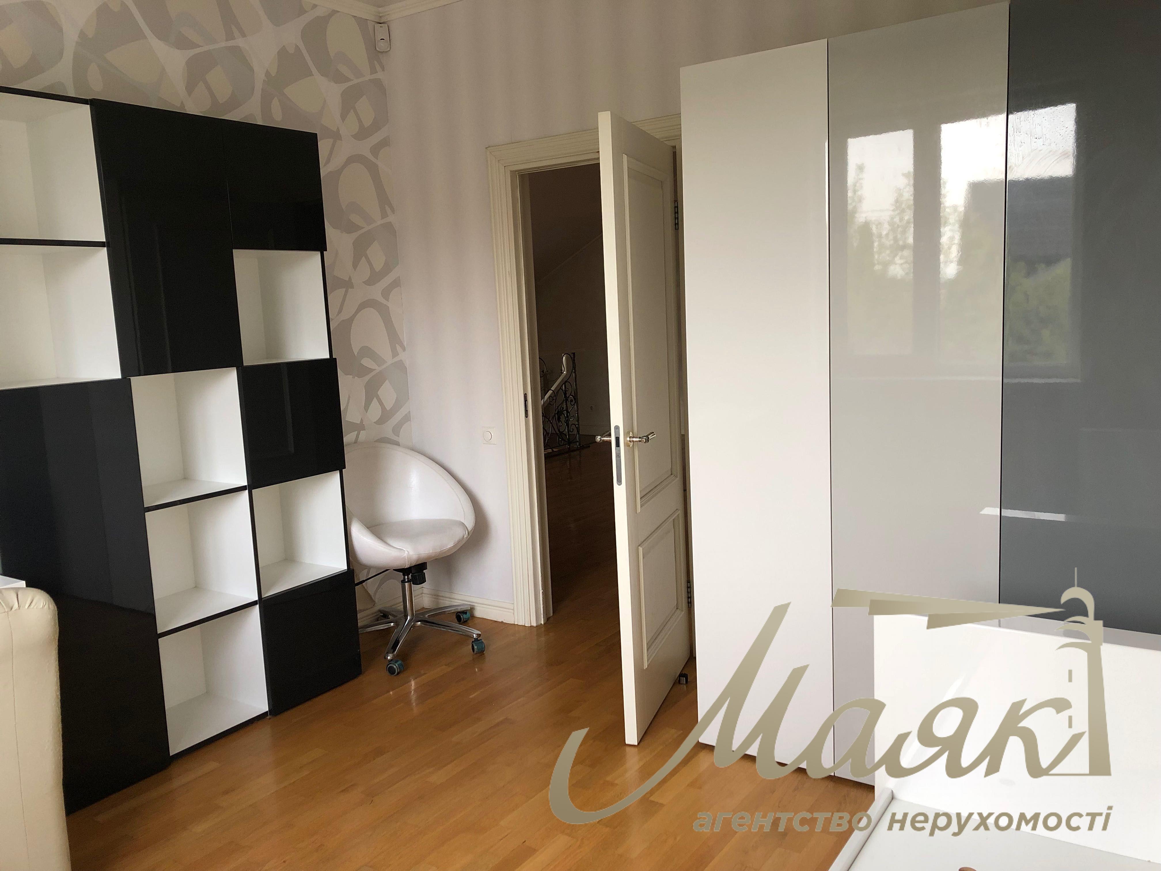 Оренда просторого будинку площею 225 м² у с. Гатне, 5 спалень, камін, 10 хвилин до станції метро «Теремки», Києво-Святошинський район