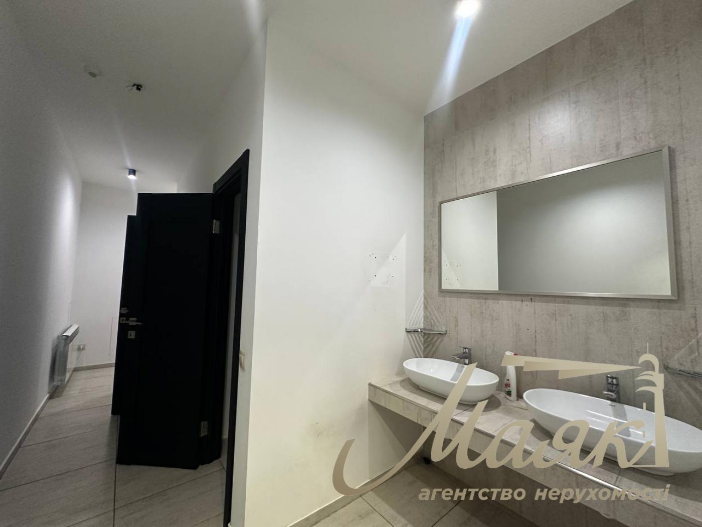 Оренда офісу площею 1 220 м² у бізнес-центрі на вул. Лаврській, Печерський район.