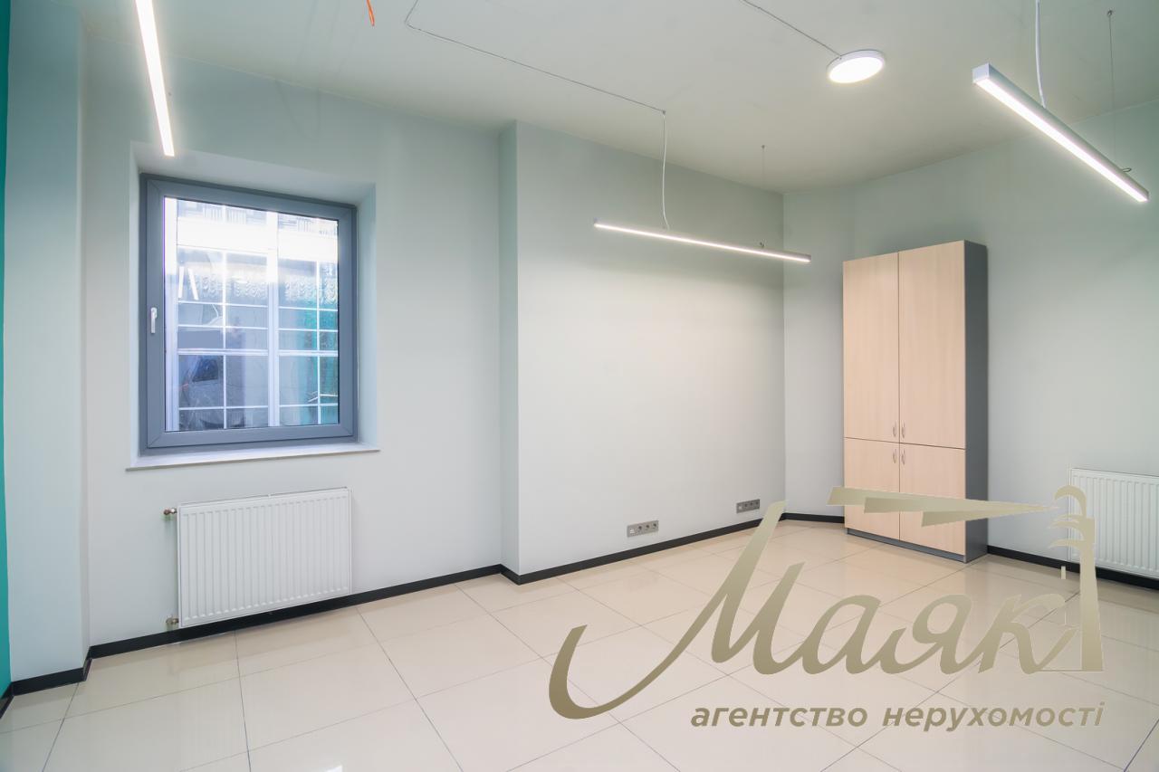 Office space for rent, brand-new, 240 m², near the Dvorets Sporta metro station