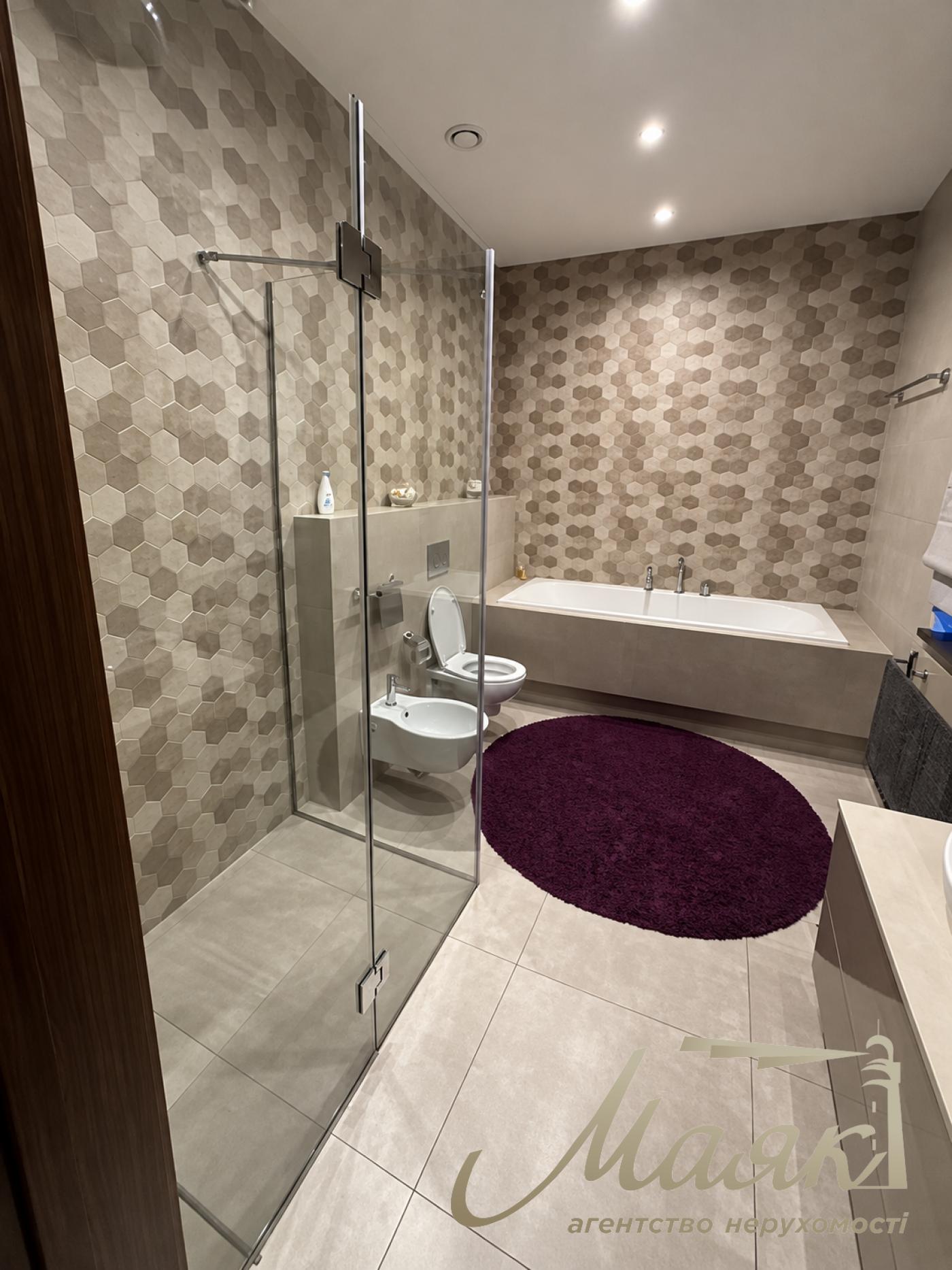 Оренда 2-поверхового будинку площею 375 м², житловий комплекс «Сонячна Долина», Романків