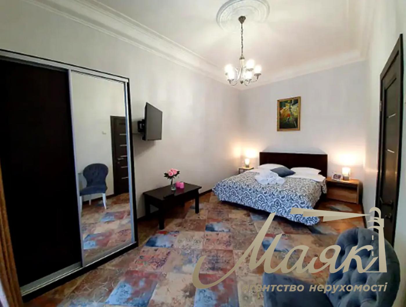 Rent 3-room apartment, Sofievskaya street1, Independence Maidan,