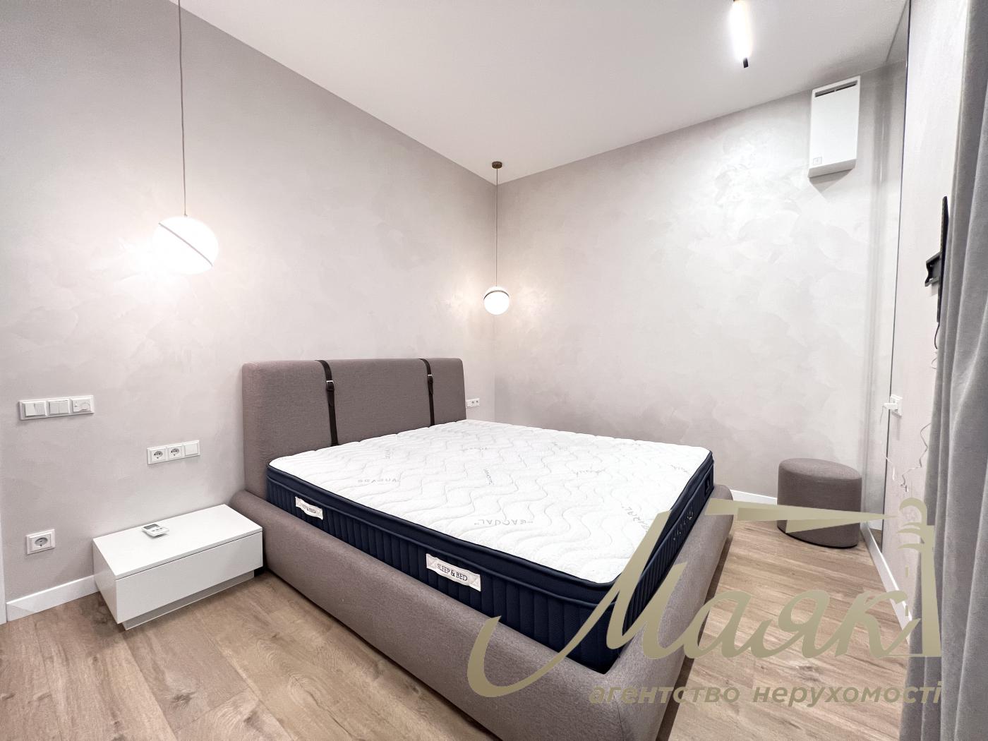 Оренда заміського будинку на Осокорках у котеджному містечку "Блакитна Лагуна"