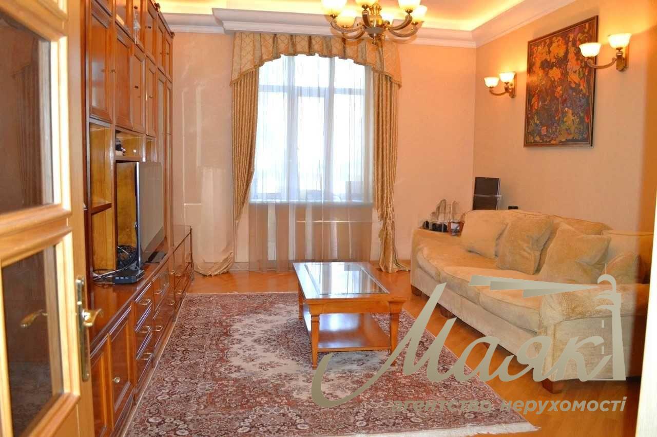 Продаж 2-комнатной квартиры 65.2м2 ул. Банковая, 1, рядом с Администрацией Президента
