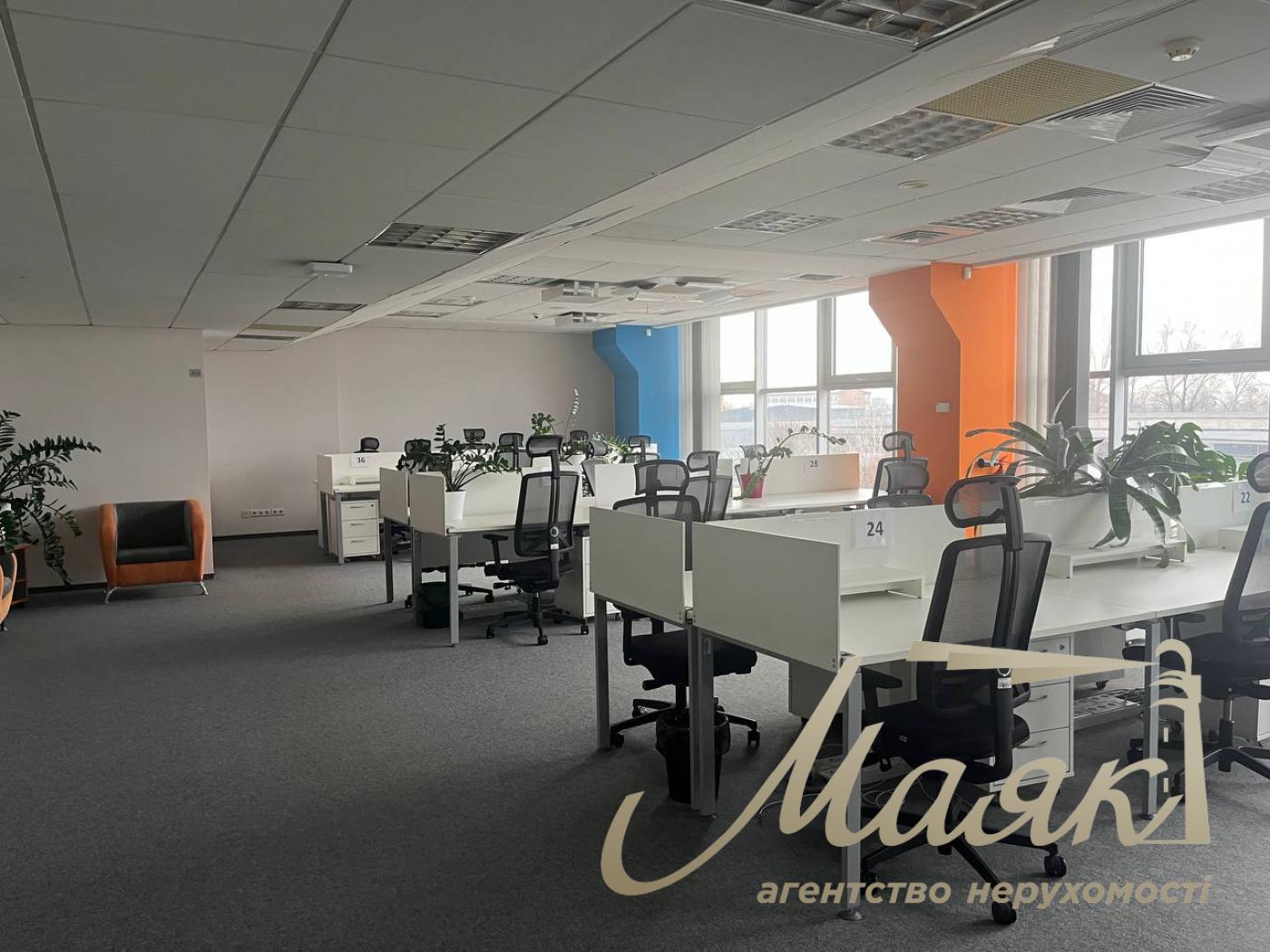 Оренда офісу Open Space 230m2 на Солом'янці, метро Берестейська