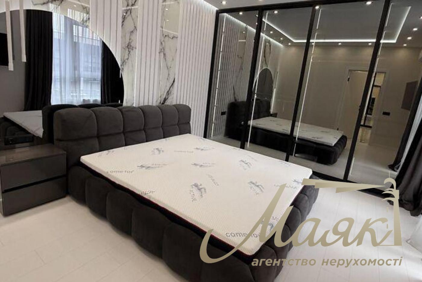 3-Bedroom Apartment for Sale in the "French Quarter 2" Residential Complex, M. McKay Street, Pechersky District