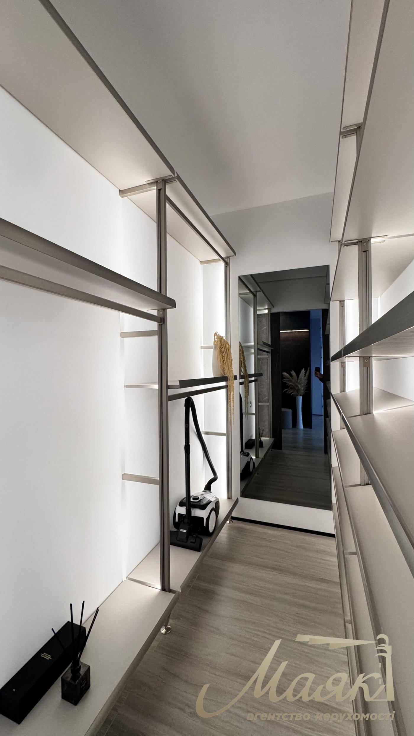 For sale 3-room apartment Residential Complex Novopecherskie Lipki, Dragomirova str.