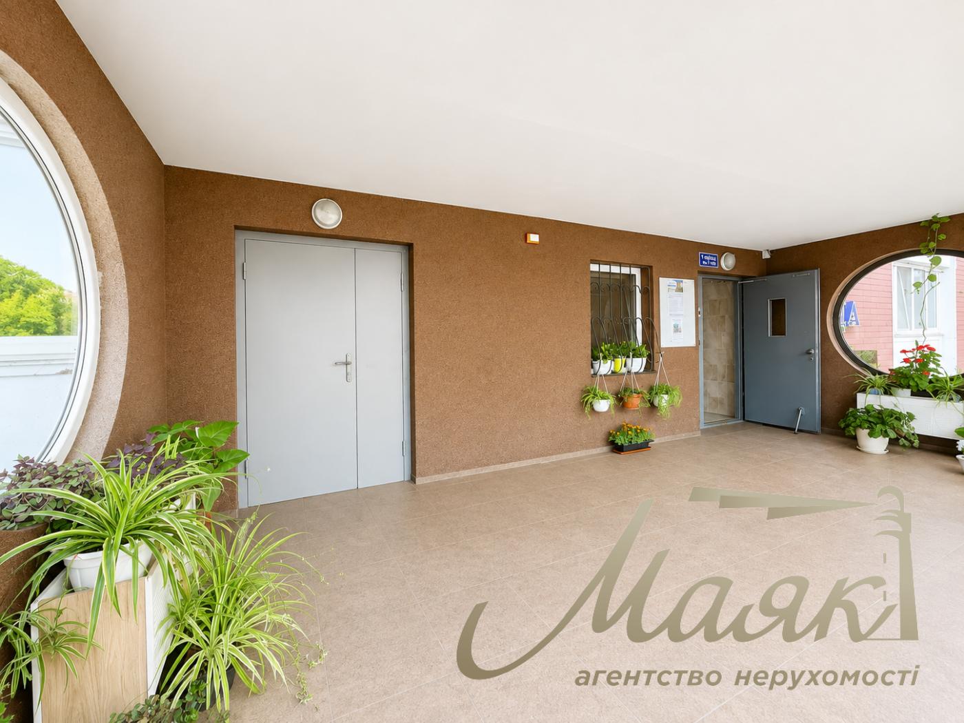 Продажа видовой 1-комнатной квартиры 54,4 м² , ЖК The Lakes , Голосеевский район, Киев,по адресу переулок Ясиноватский, 11.