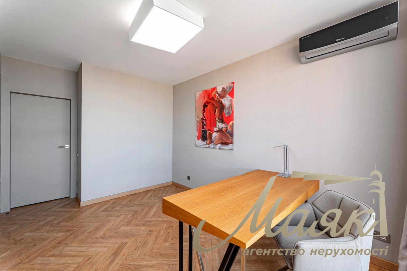 Продажа стильной 3-комнатной квартиры 83м2 на ул. Предславинская, 53, Киев (Печерский район). Панорамные виды.