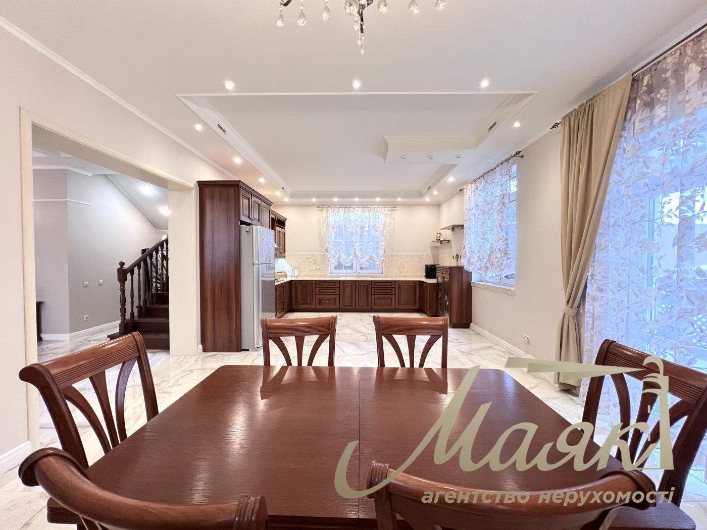 Rent 2-storey house 240m2, Goloseevsky district, Chapaevka.