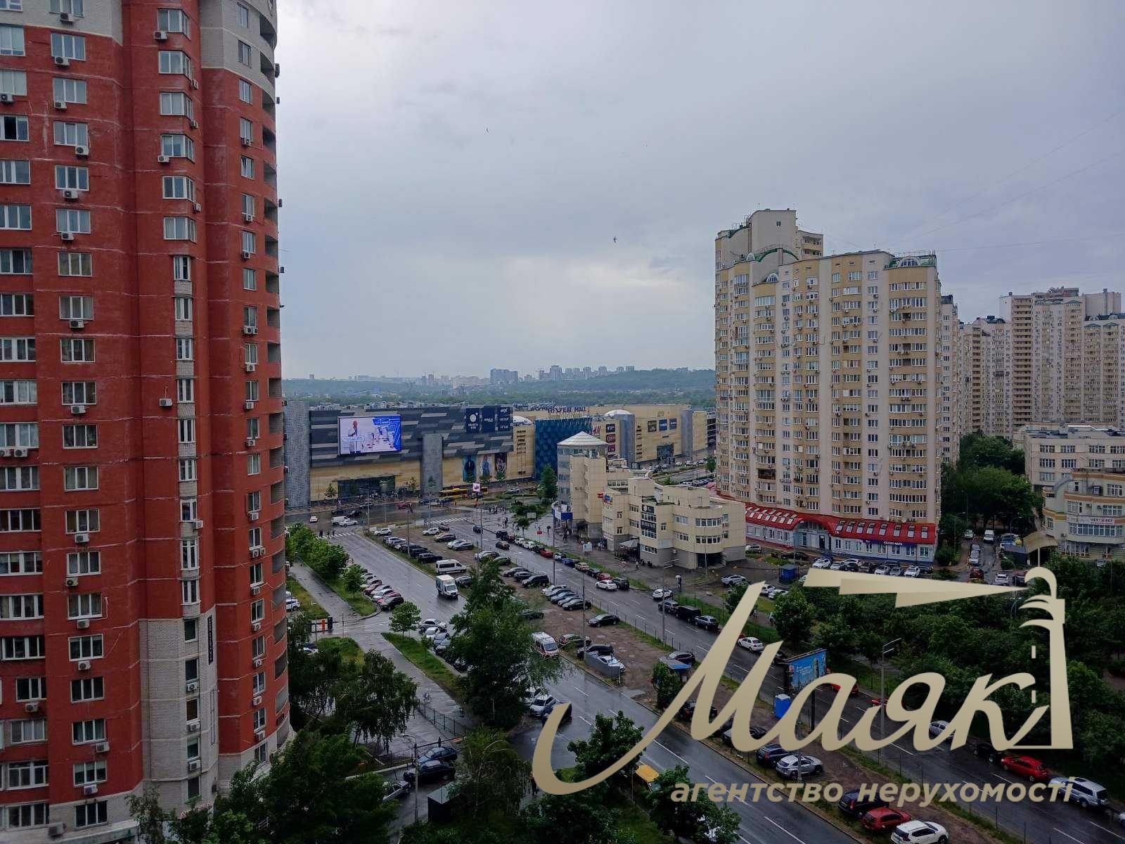 Продаж 3к квартири, 110м2, вул.Ахматової, 43