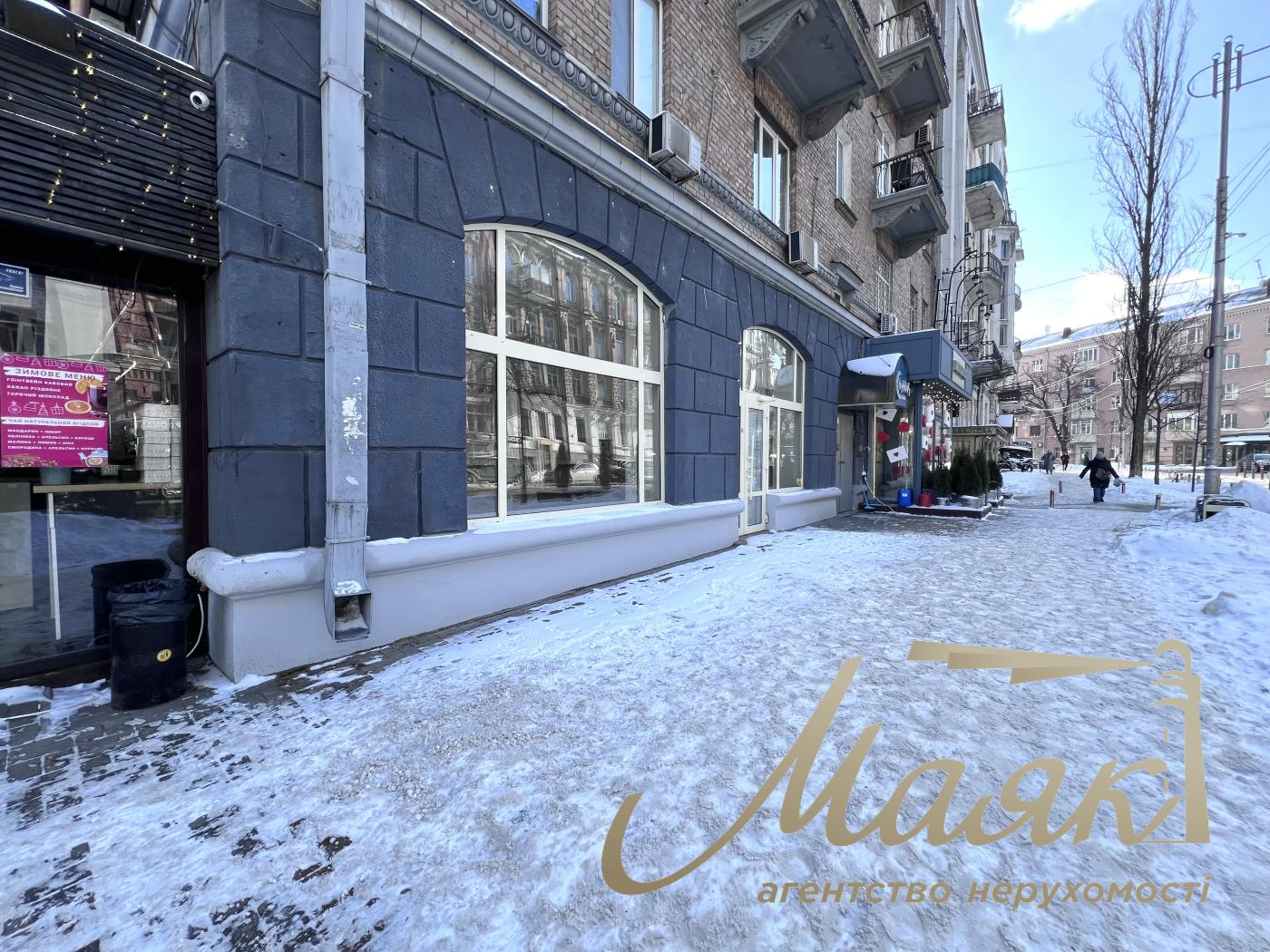 Оренда фасадного приміщення 156м2, Шота Руставелі 15.