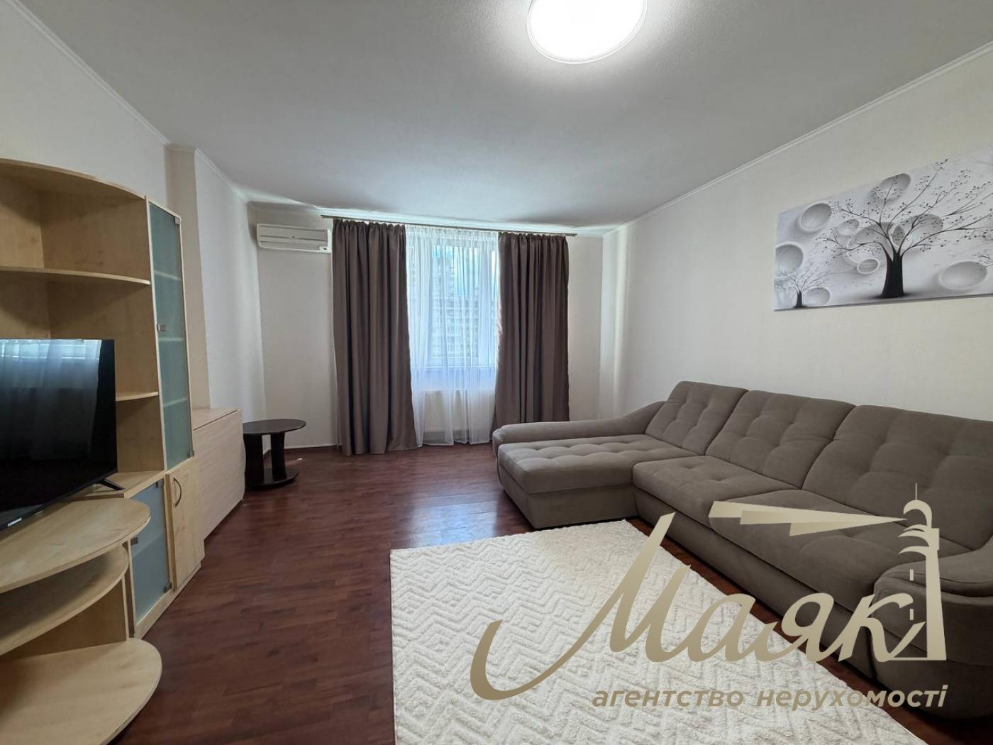2-room apartment for rent at 4 Raisa Okipnaya Street, Levoberezhnaya.