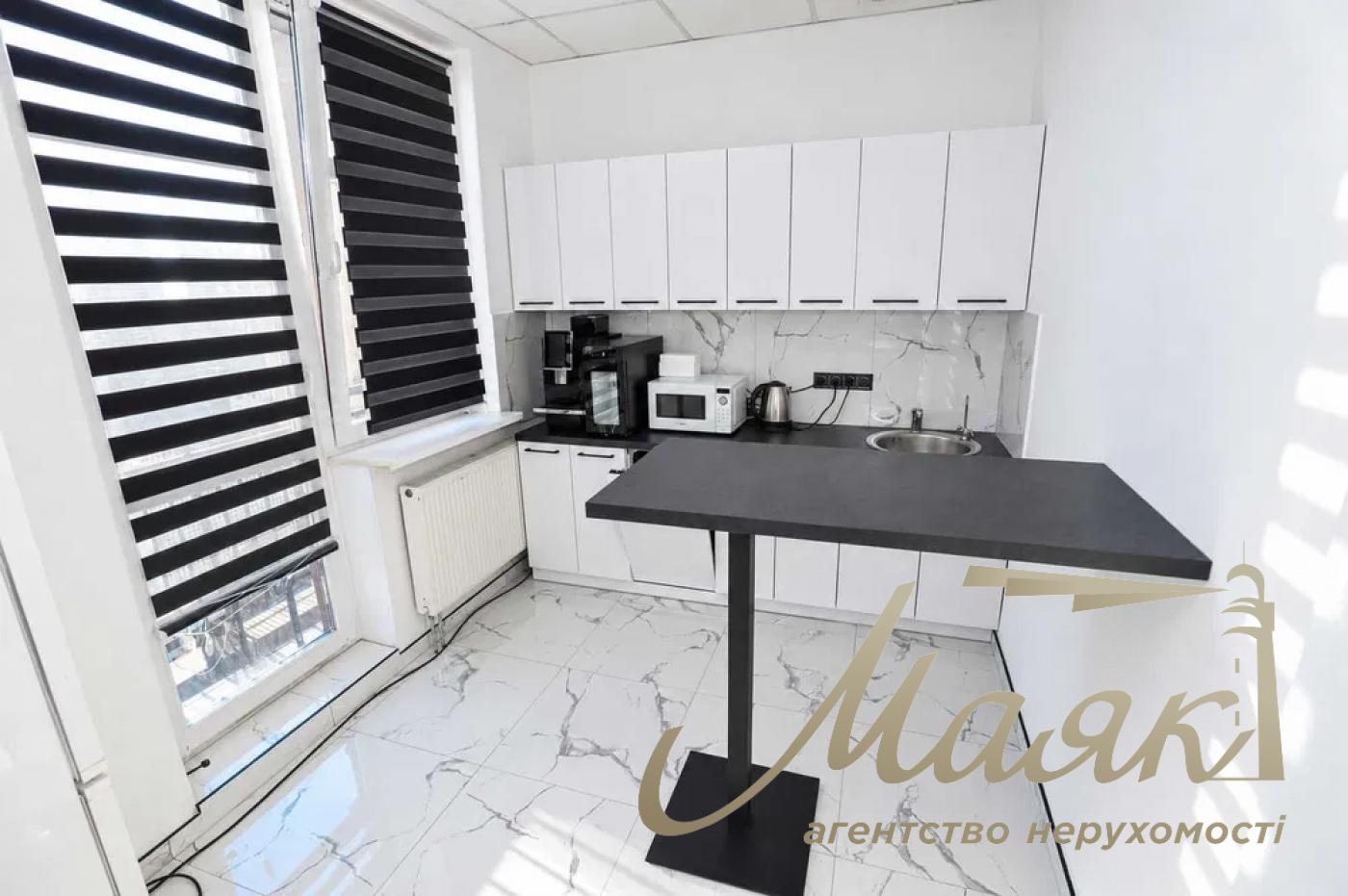 Rent a 180 m² furnished standalone office at 32A Yevhen Konovalets Street, Pechersk