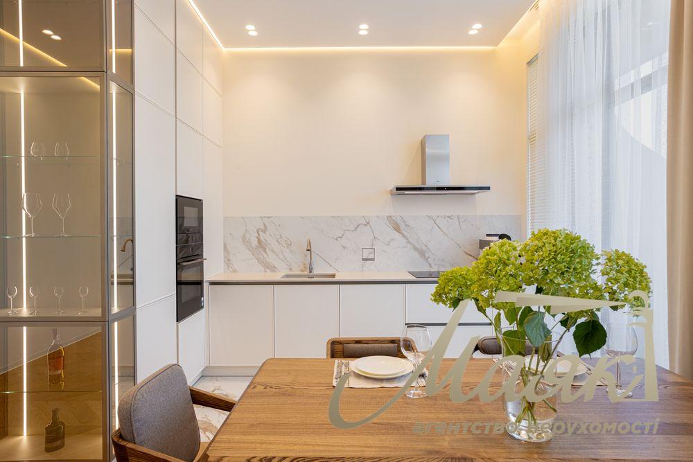 Продаж квартири площею 75 м² з власною терасою у ЖК «52 Перлина» Pechersk Plaza, Печерськ, вул. Михайла Бойчука, 19-А.