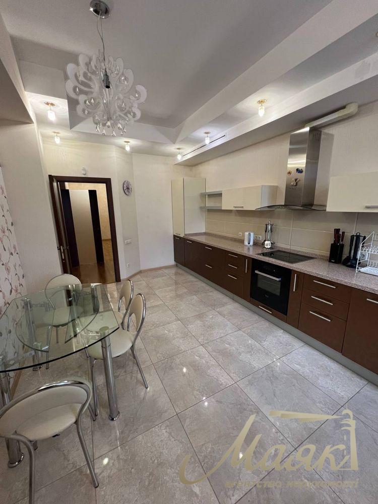 Оренда 4-кімнатної квартири, стм. Печерська, Печерськ, Київ