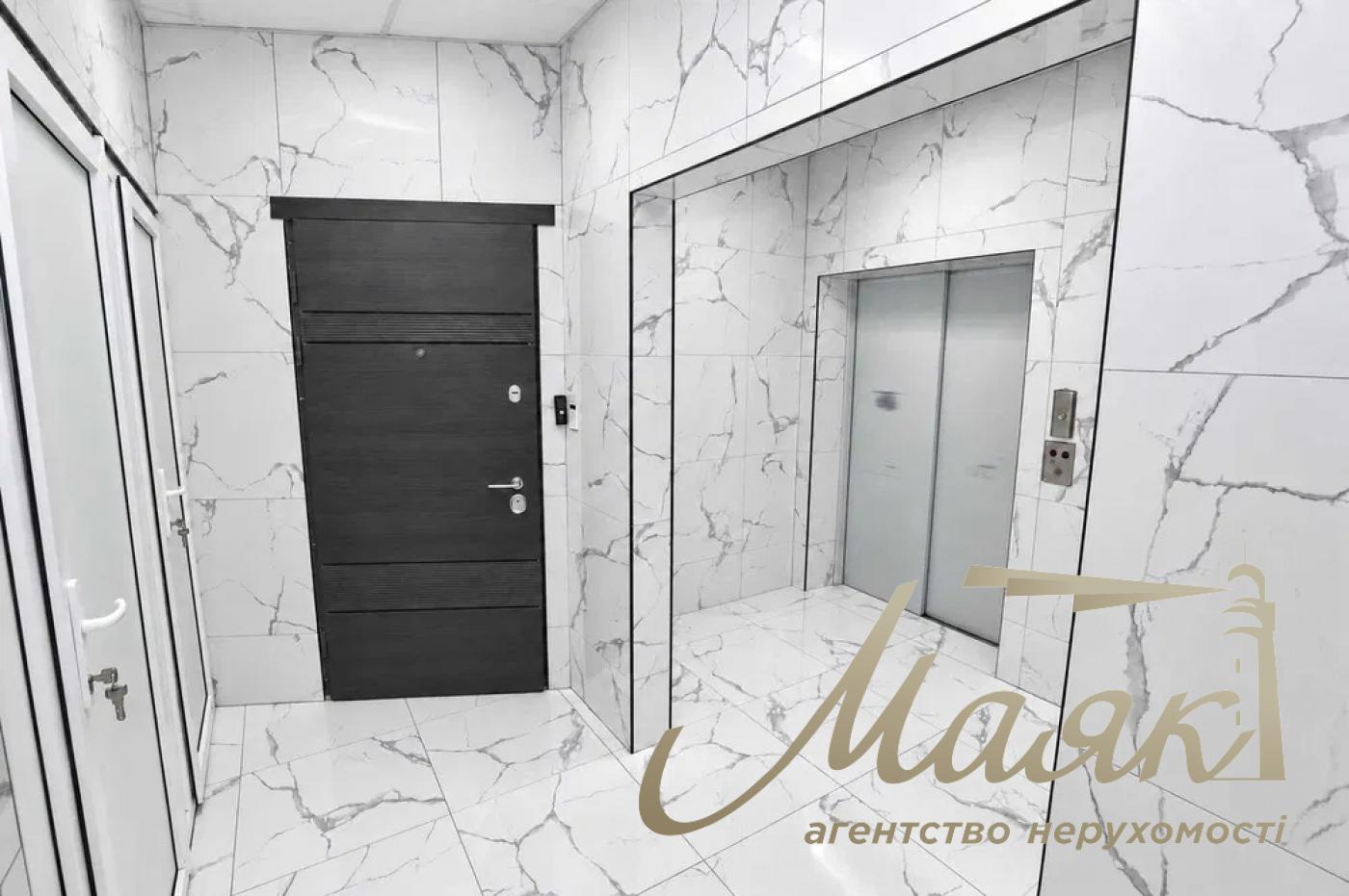 Rent a 180 m² furnished standalone office at 32A Yevhen Konovalets Street, Pechersk