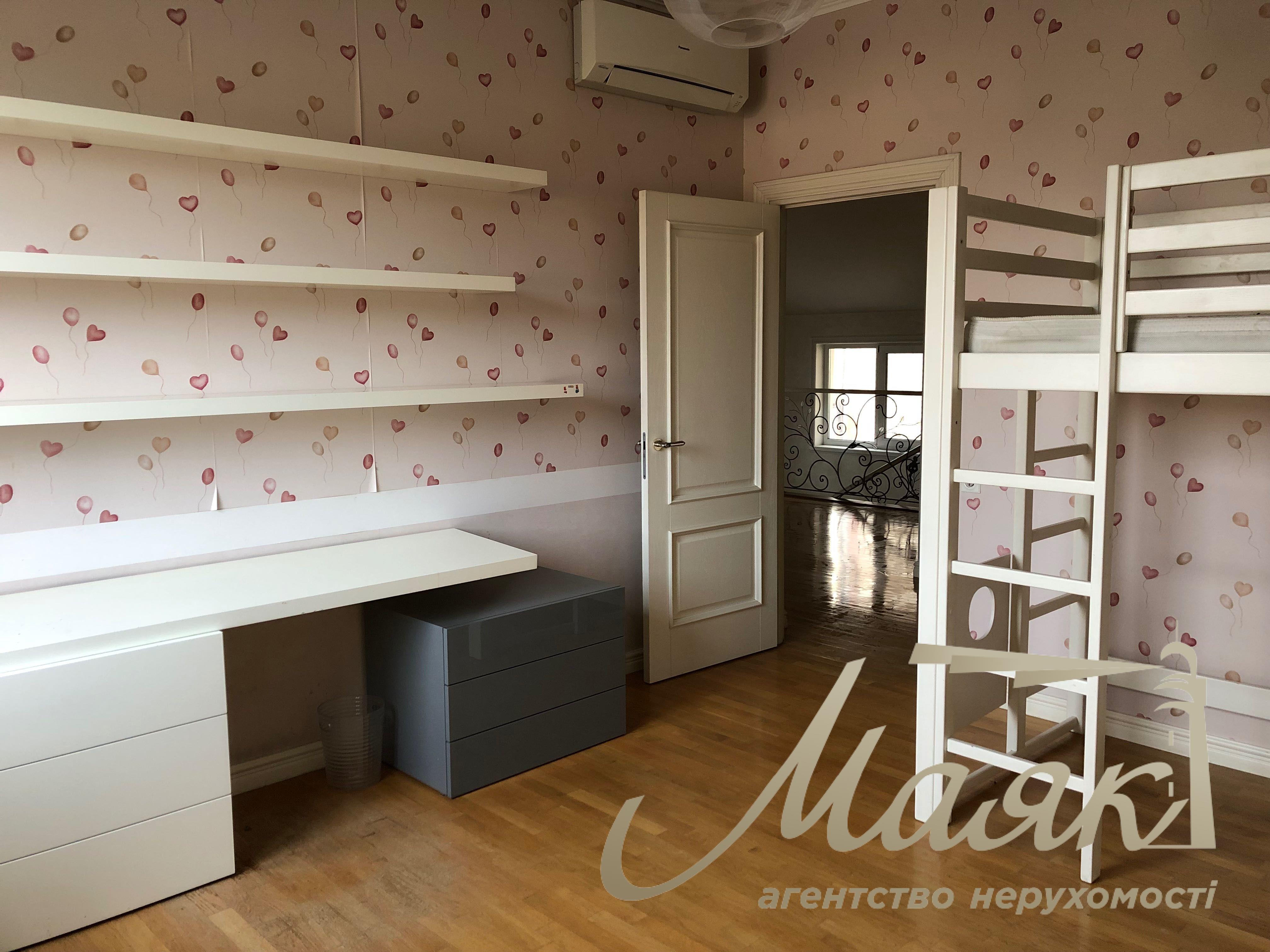 Оренда просторого будинку площею 225 м² у с. Гатне, 5 спалень, камін, 10 хвилин до станції метро «Теремки», Києво-Святошинський район
