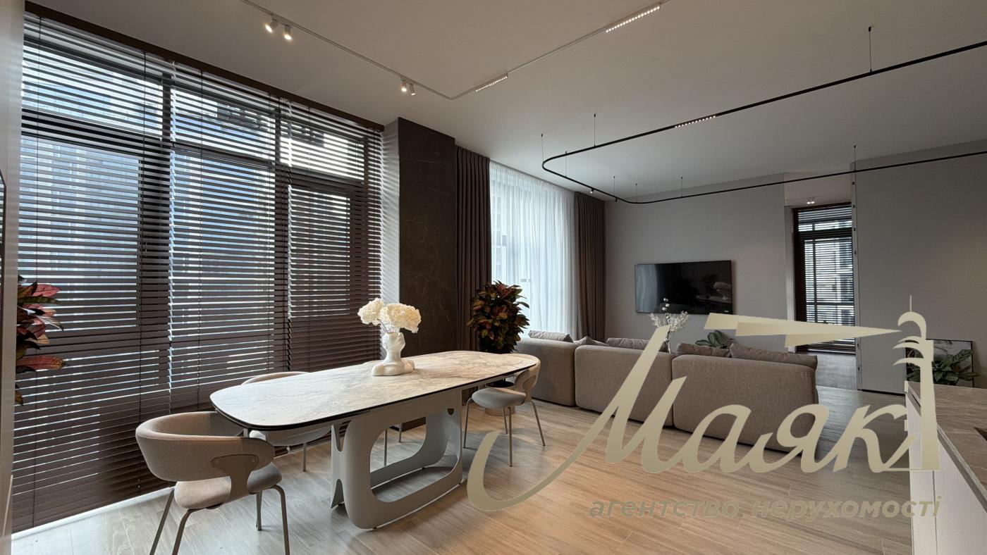 For sale 3-room apartment Residential Complex Novopecherskie Lipki, Dragomirova str.