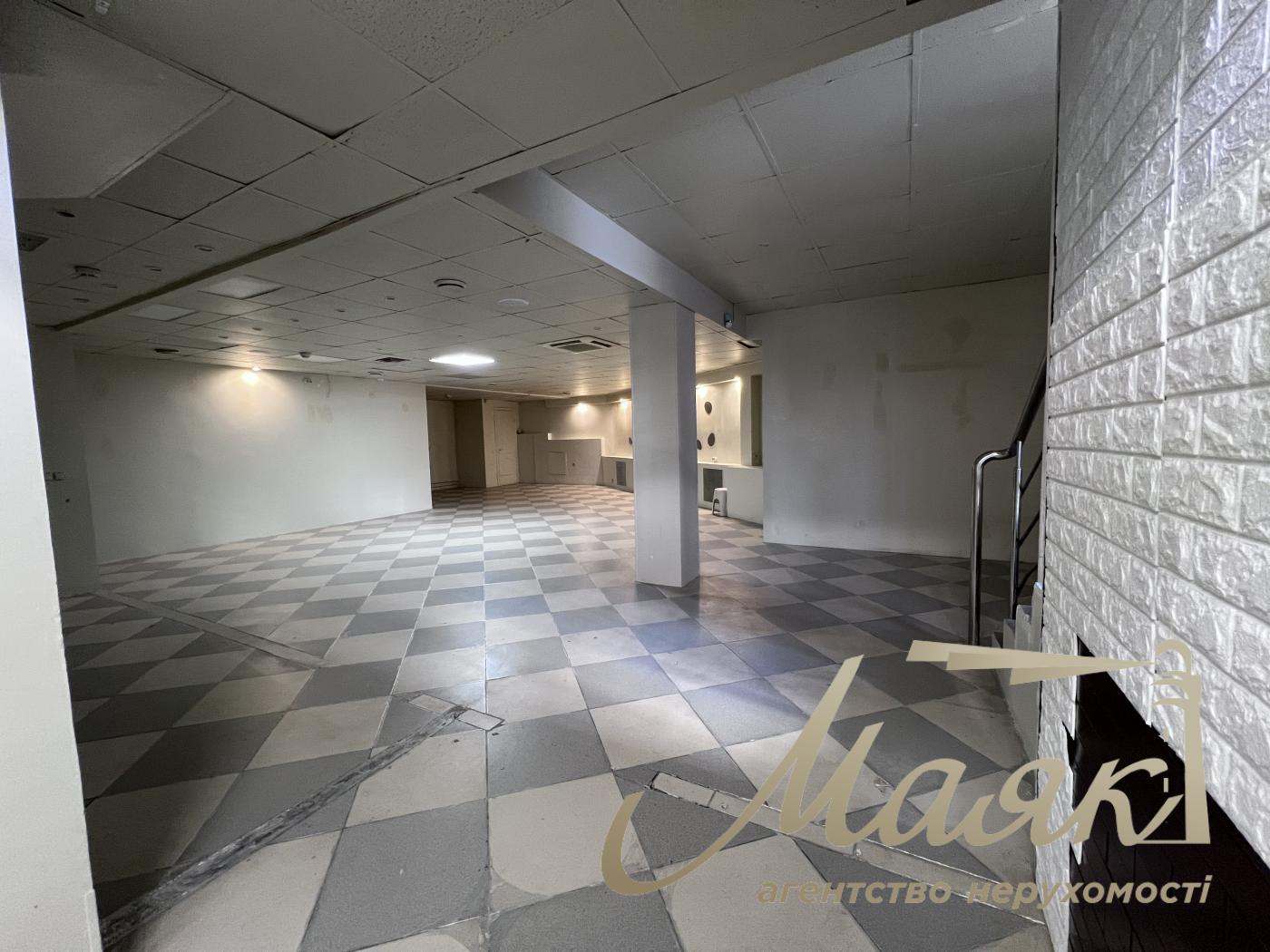 Оренда фасадного приміщення 156м2, Шота Руставелі 15.