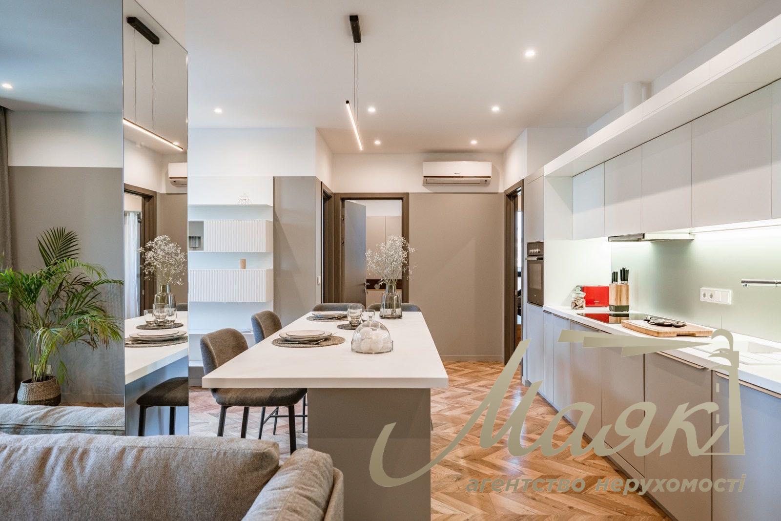 Rent 3-room apartment 105m2 LCD Chicago Central House Chicago Central House Antonovicha str. 44 , Pechersk district