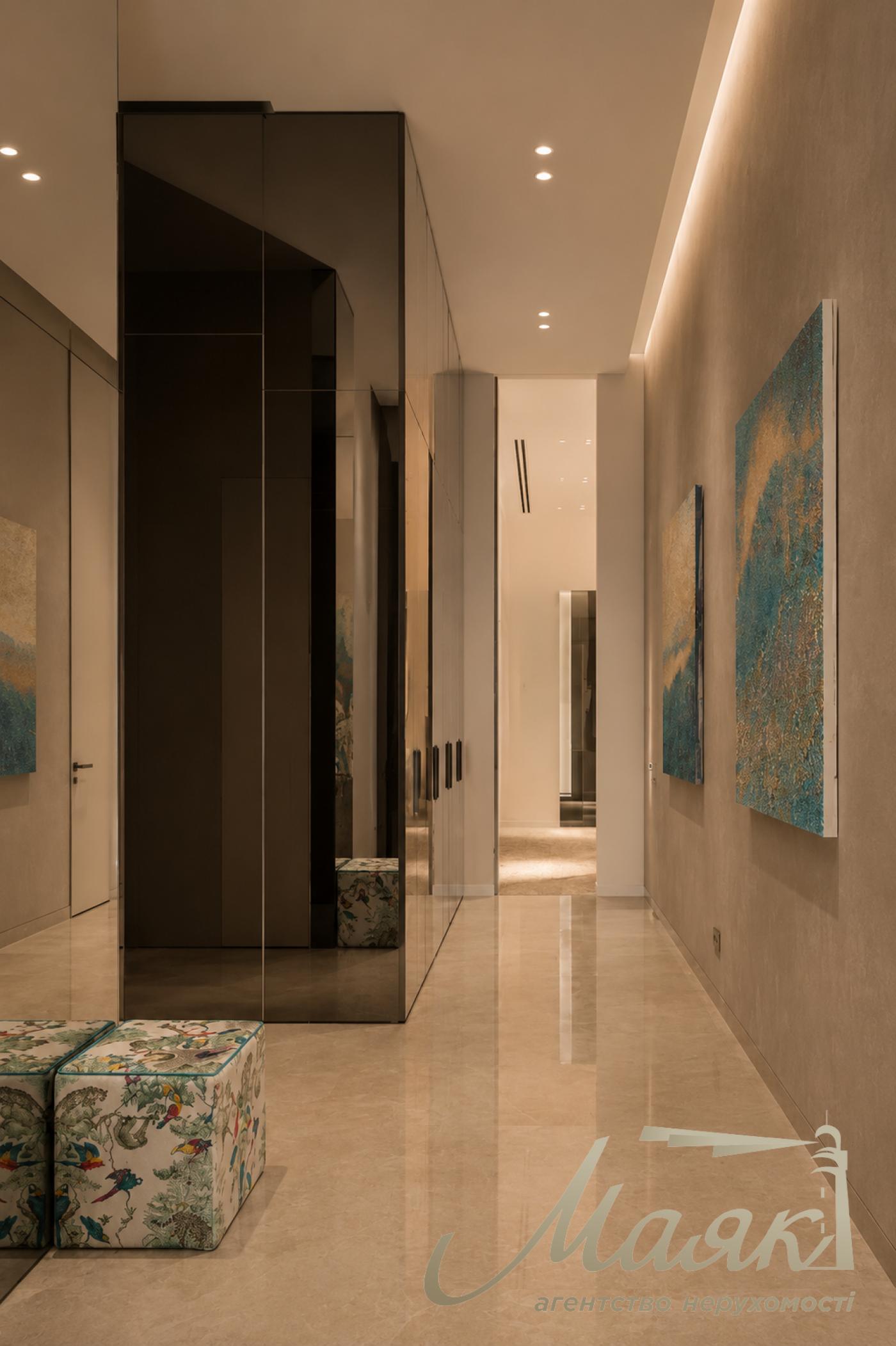 Exclusive 245 m² penthouse with a view for sale in the “Parus” residential complex, 1 Obolonska Embankment