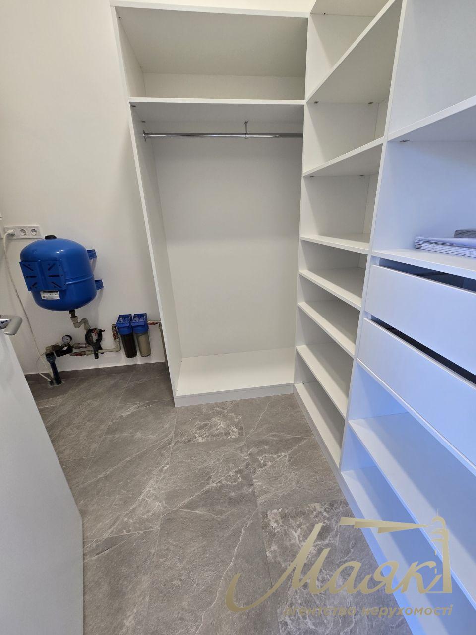 Оренда сучасного будинку площею 137 м² з каміном та терасою в Козині