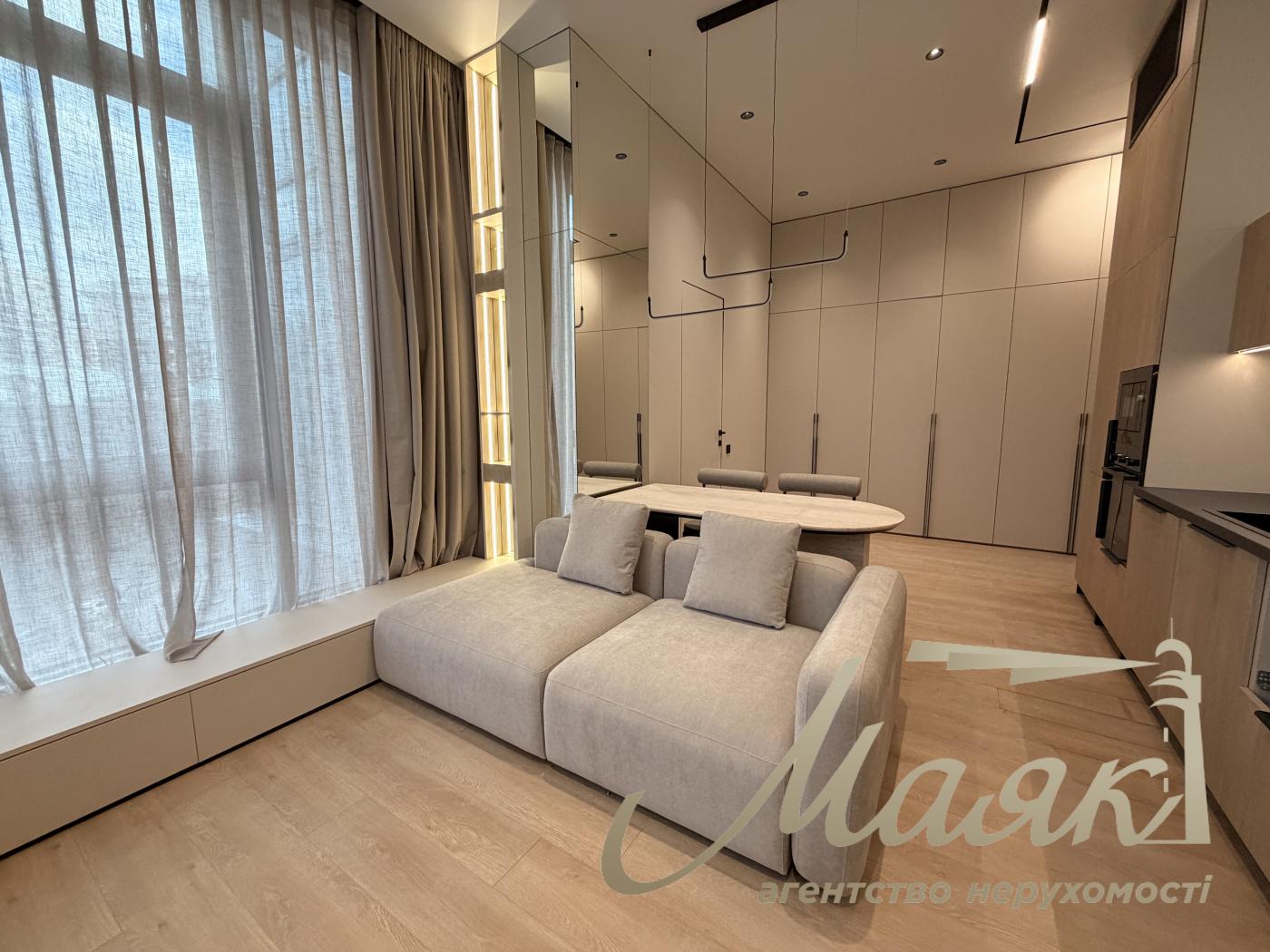 For sale 2-bedroom apartment in LCD A136 Antonovicha str.