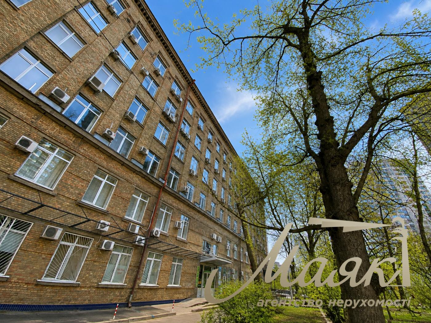 Продаж офісного поверху площею 1000 м², вул. Євгенія Коновальця, 31, Печерськ